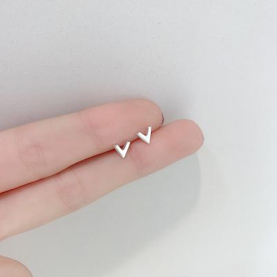 China Korean sweet fashion letter femininity earrings mini small fresh style CLASSIC V-shaped earrings 2020 new for sale