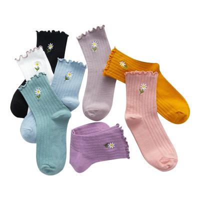 China QUICK DRY Ladies Little Chrysanthemum Crinkle Tube Mushroom Embroidered Lace Pile Socks Ruffle Girls Flower Ankle Socks for sale