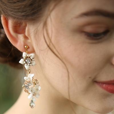 China New Romantic Handmade Ceramic Gold Style Ear Accessories Flower Bridal Earrings for sale