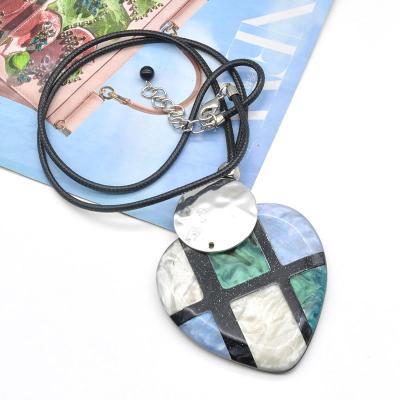 China FASHIONABLE New Design Multicolor Acrylic Necklace For Women Elegant Love Heart Pendant Jewelry for sale