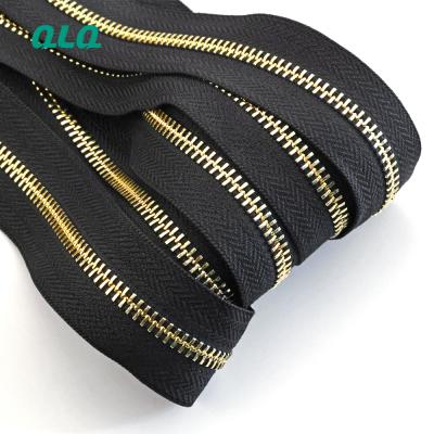 China Good Quality Metal Garment and Bag Zipper No. Long Chain Metal 5 Roll Zipper Zipper Brass Material for sale