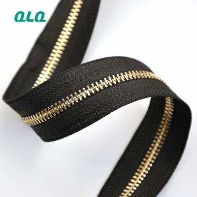 China Wholesale 5# 8# 10# Alunminum Metal Durable Brass Long Chain Zipper Or Zippers Roll Y Teeth Riri Teeth for sale