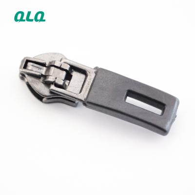 China #4.5 YG Metal Nickel Free Slider Zipper Pull Zinc Alloy Slider With Custom Rubber Puller for sale