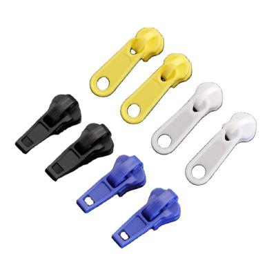 China Nickel-Free High Quality Eco-Friendly Plastic Bag / And Garment Zipper Slider Pom Injection Slider for sale