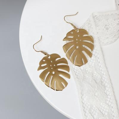 China Fashion Custom Women Polished PVD 18K Gold Monstera Leaf Hook Earring for sale