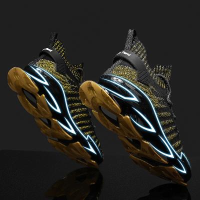 China New Fashion Trend Blade Style Breathable Sport Shoes Reflective High Quality Designer Large Size Mens Sneakers for sale