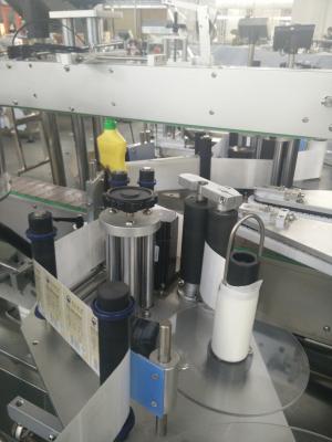 China Etiquetadora de la etiqueta engomada lateral doble automática para las botellas ovales y planas del champú en venta