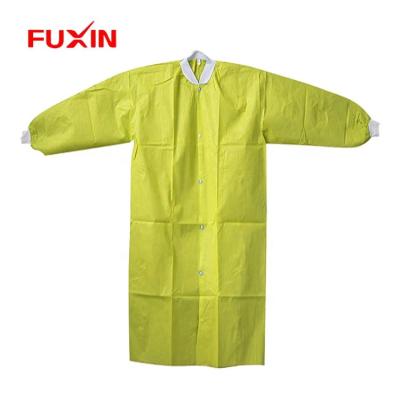 China PP+PE Breathable Disposable Lab Coat , Waterproof Lab Gowns for sale