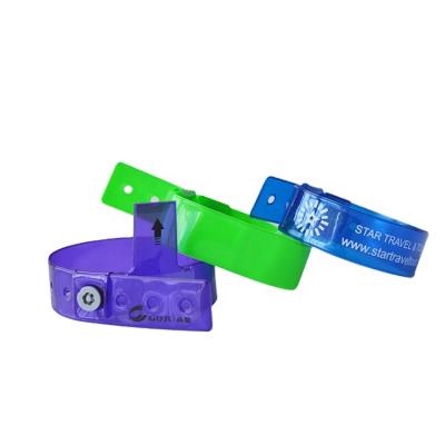 China All PVC Material Reusable Dispenser Wristband Hand Sanitizer Wristband for sale