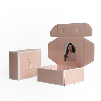 China Mink Eyelash with Custom Packaging Box and Luxury Lipgloss Boxes 4C/UV/Lamination/Varnish/Hot Stamping/Embossing/Stamping Surface Finish for sale