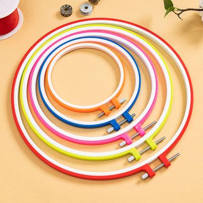 China Plastic Adjustable Cross Stitch Hoop Colorful Plastic Embroidery Frame Frame DIY Cross Stitch Embroidery Hoop Embroidery Hoops for sale