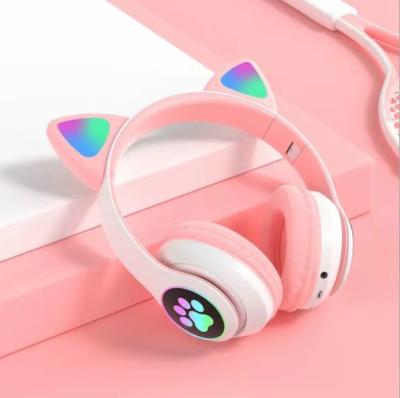 China Perfect Sound 2021 New Fashion Cute Cat Stereo Headphones For Girls Kids Sport Earphone 28M for sale