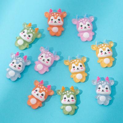 China Europe New Design Cute Color Deer Shape Resin Flat Back Animal Ornament for sale