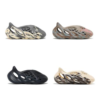 China Hot Selling Mens Ladies Universal Slippers High Quality Slippers Sandals Printed Brand Foam Running Shoes for sale