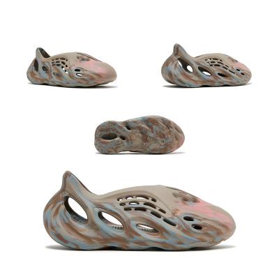 China Hot Selling Mens Ladies Universal Slippers High Quality Slippers Sandals Printed Brand Foam Running Shoes for sale