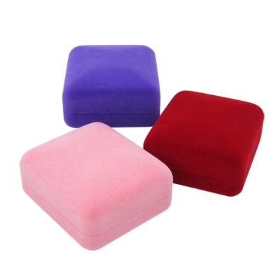 China Plastic+velvet manufacturers wholesale exquisite flocking velvet jewelry box sofa jewelry box for sale