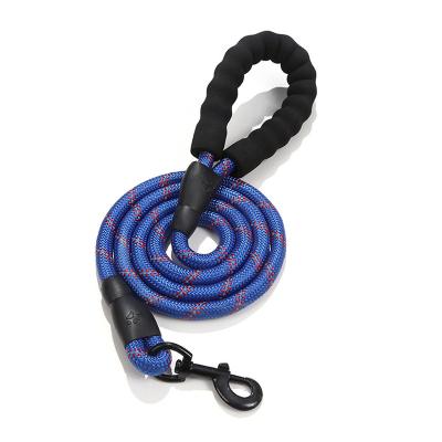 China Durable Thoughtful Pet Leash , Multicolor Optional Nylon Pet Leash for sale