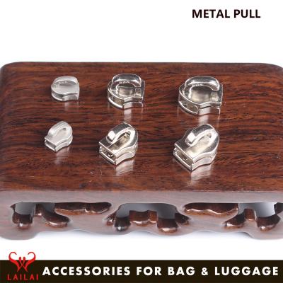 China Custom Factory Wholesale Metal Zipper Puller Slider Metal Zipper Slider For Luggage Bags for sale