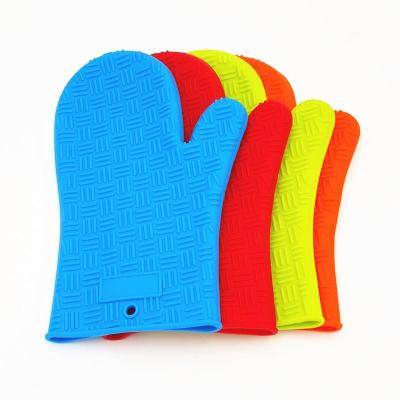 China Silicone Dotted Heat Resistant Oven Glove For Baking / BBQ Cooking for sale