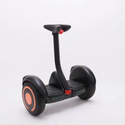 China Vespa de equilibrio del uno mismo inteligente de 2 policías motorizados Q5 para los niños/adulto que gira 360° en venta