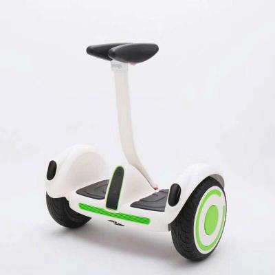 China Uno mismo elegante de la movilidad eléctrica que equilibra la vespa eléctrica de la balanza de la vespa Q5 Minirobot E en venta