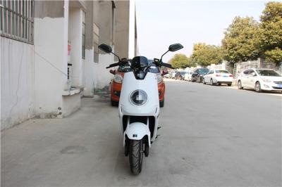 China Vespa eléctrica del camino del color blanco, vespa eléctrica para el   legal de la calle de los adultos en venta