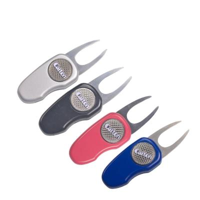 China Durable Oem Foldable Metal Pitch Fork Divot Tool With Golf Ball Markers Magnetic Hat Clip Accessories Repair Custom Logo Golf Divot Tool for sale