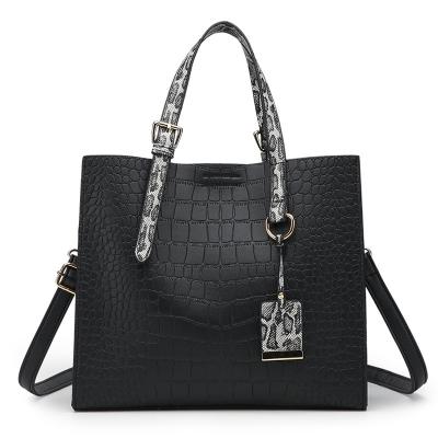 China Fashion 2023 European and American alligator large capacity leather tote handbag for sale