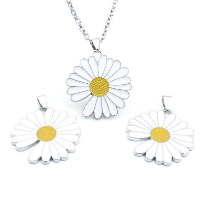 China Factory Wholesale Luxury Jewelry Daisy High Quality Double Sided Flower Retro Double Sided Mens Necklace Pendant for sale