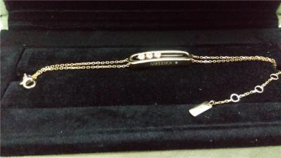 China Cheap Price  18K Yellow Gold Bracelet with Moveable 3 Diamonds for sale