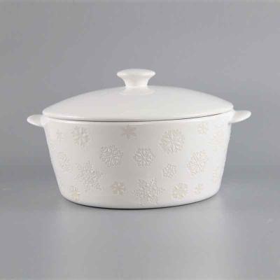 China Dishwasher Safe Ceramic White 2250ml Wax Resist Big Round Christmas Snowflake Soup Tureen Stoneware Round Casserole Pot With Lid Set for sale