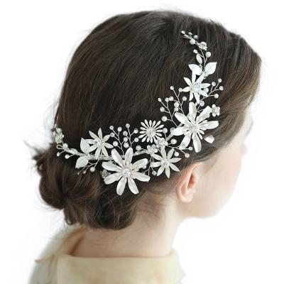 China Fashionable Pearl Fairy Silver Headpiece Hair Barrette Flower Wedding Hair Accessories Bridal Hair Clip for sale