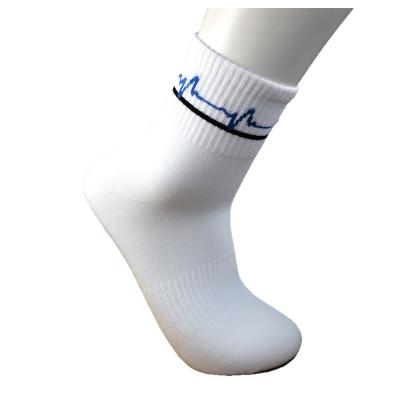 China New Breathable Hot Sale Black White Skate Tube Basketball Hoops Personalized Gym Sports Socks for sale