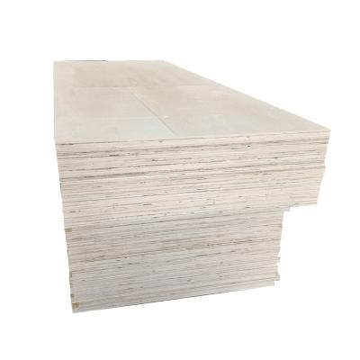 China Modern Top Quality Bright Texture Corrosion Resistance LVL Shelves Waterproof Plywood Poplar for sale