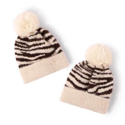 China Mujeres y hombres rayados de moda de Pom Pom Hat Knitted Hat For en venta