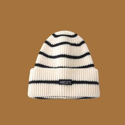 China Mujeres versátiles Beanie Winter Hat Knitted Beanie de Beanie Hat Striped Woolen Hats del otoño y del invierno en venta