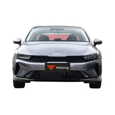 Chine Kia K5 Sedan 4 portes 5 sièges Volant gauche Véhicules à essence 176kw Vitesse maximale 220 puissance à vendre