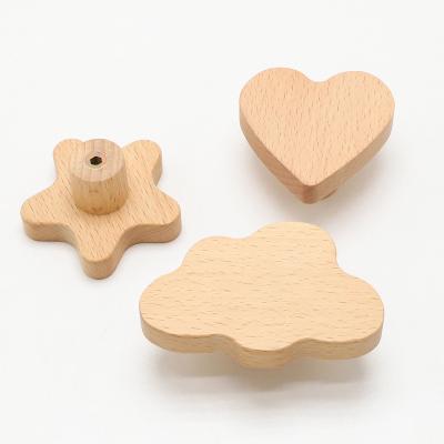 中国 Wooden Star Moon Furniture Knobs Pulls Drawer Knobs For Children Room 販売のため