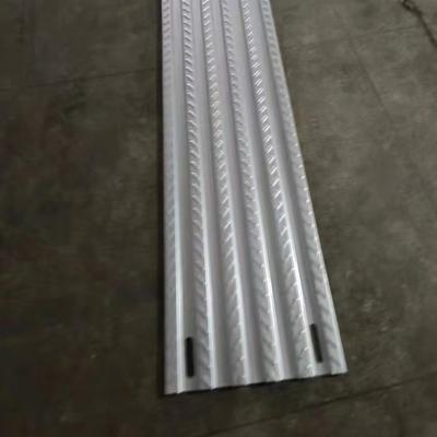 China 500 kg/m2 Capacidad de carga Aleación de aluminio anodizado Pasarela de techo solar de forma plana Pasarela de energía solar en venta