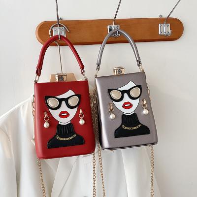 China Fashion beauty box dinner fashionable splicing bag 2021 new portable women purses Korean temperament chain ladies handbags for sale