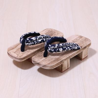 China Anti-Smell Get Japanese Traditional Shoes Light Up Slippers Flip Flops Sandals Men's Clogs Shoes Wooden for sale