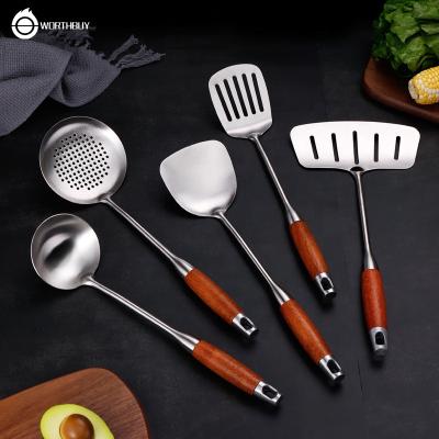 China WORTHBUY Sustainable 5 Pcs Set Kitchen Gadgets Cooking Spatula Tool Kit Kitchen Stainless Steel Utensil Sets With Wooden Handle for sale