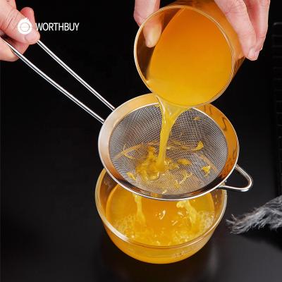 China WORTHBUY Good Style Metal Flour Colander Food Strainer Classic Viable Kitchen 304 Stainless Steel Mesh Strainer For Baking Tool for sale