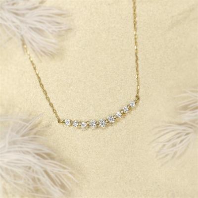 China Romantic Anniversary 18K Gold Dainty Emerald Cut Diamond Ladies Necklace Fashionable Women for sale