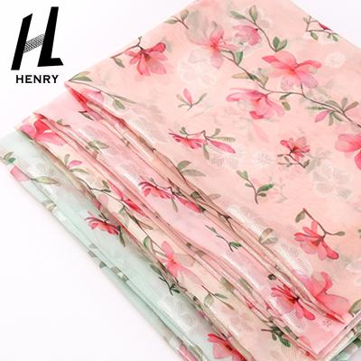 Chine La lumière molle de tissu de Tulle de petit style frais donnent aux polyester une consistance rugueuse tissés de mousseline de soie floraux pour la robe à vendre