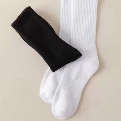 China Men's And Women's Breathable High Quality Cotton Trend Street Black And White Socks for sale