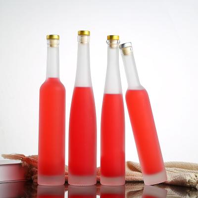 China High Quality Transparent Empty Glass Beverage Wine Bottle For Wedding Banquet Whiskey With Stopper for sale