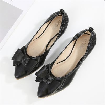 China Anti-slippery Bow Flats Shoes Woman Patent Leather Low Heel Slip On Comfortable Women Casual Shoes for sale