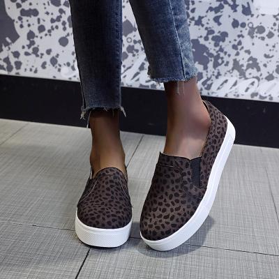 China Women's Anti-slippery Flats 2020 Fashion Women's Casual Shoes Leopard Pattern Flats Women for sale