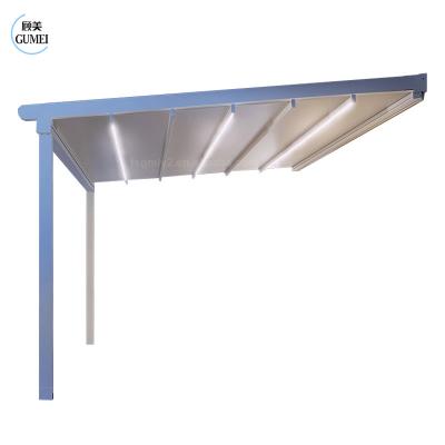 Cina Hot Sale Sun Protection Electric Folding Roof Retractable Awnings for Outdoor Bars in vendita